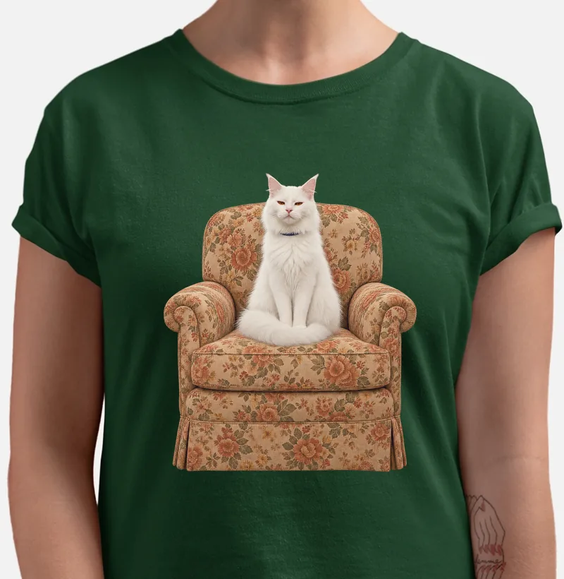 Camiseta verde com o Barão sentado na poltrona