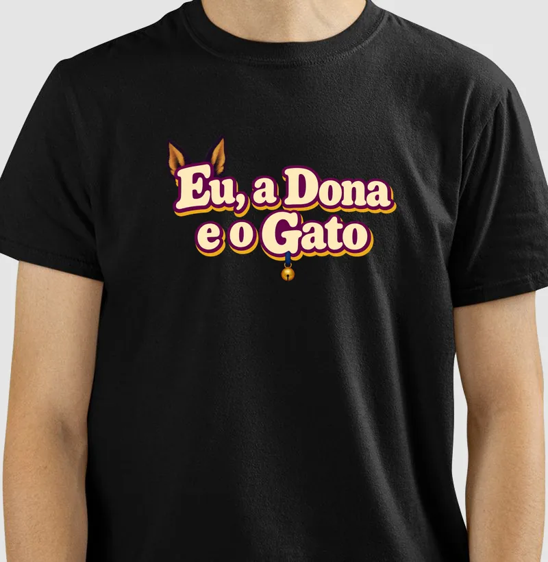Camiseta preta com o logo da série no peito